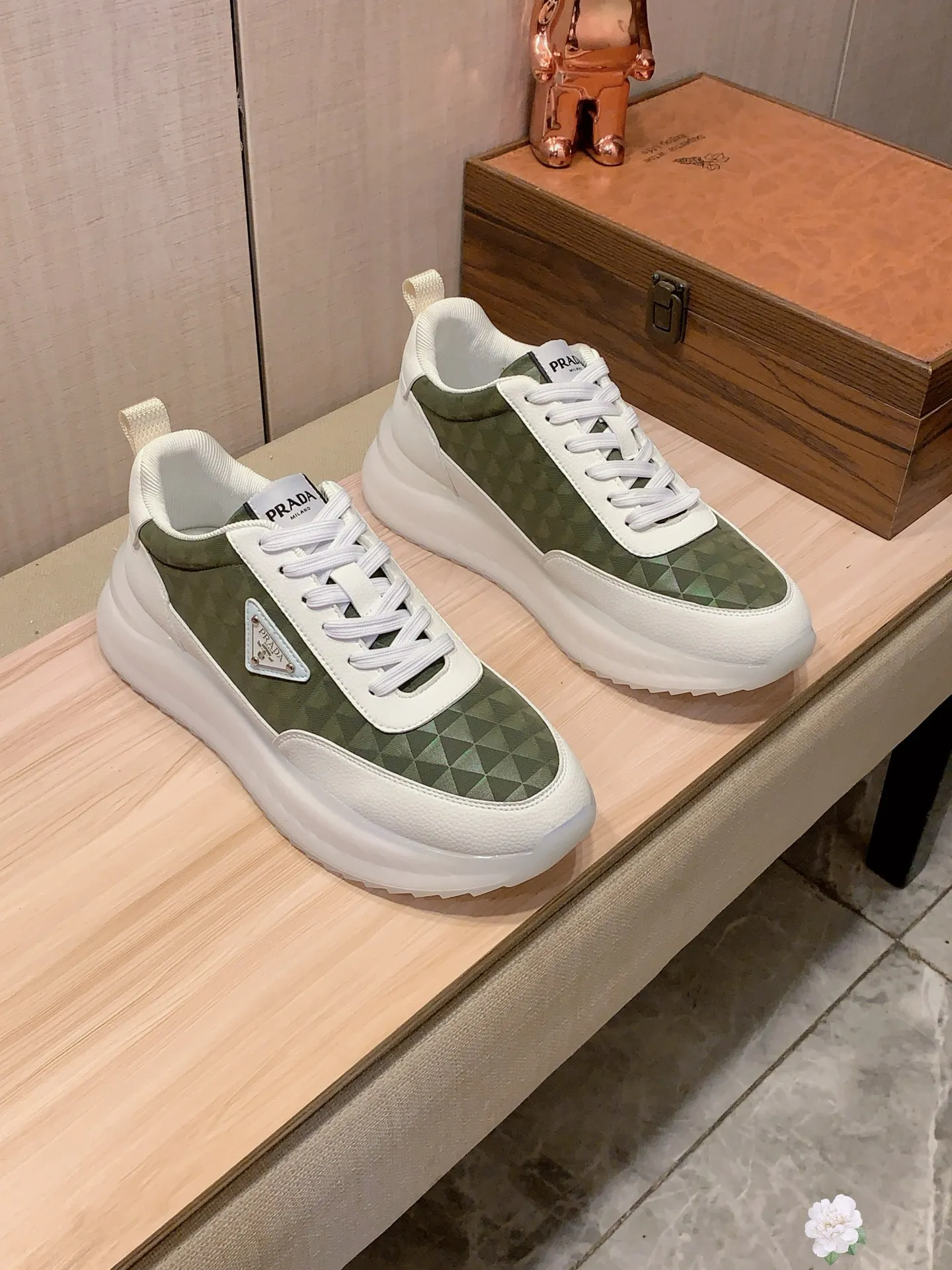 Men's men's shoes💰460💰💰🎩🎩[Lightning][Lightning] "PRADA*" The latest and most popular casual shoes, top brand [seduce] luxury ~ purchasing agency, top ~ quality. [Strong] The upper is made of imported breathable cowhide with material ➕ breathable sheepskin feet (•) and fine workmanship. The original stylish and stylish soft rubber wear-resistant and non-slip outsole is light and comfortable on the feet. The real thing looks better in real photos. 413: code: 38-44, 3️⃣ colors selected